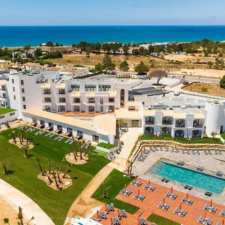 Regency Salgados & מלון 4*